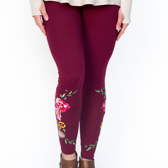 NWT Agnes & Dora Embroidered Leggings - Picture 1 of 3